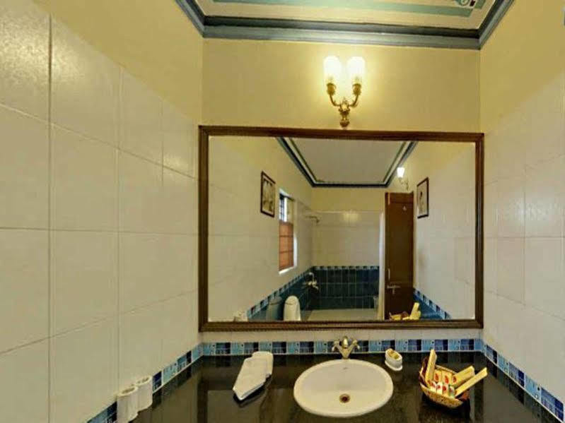 The Udaibagh Hotel อุเดเปอร์ ภายนอก รูปภาพ