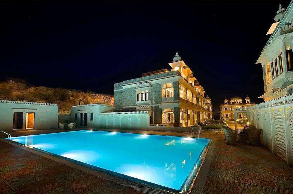 The Udaibagh Hotel อุเดเปอร์ ภายนอก รูปภาพ