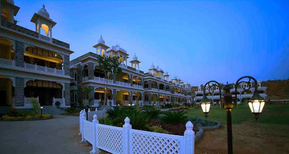 The Udaibagh Hotel อุเดเปอร์ ภายนอก รูปภาพ