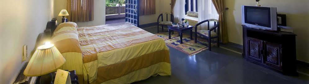 The Udaibagh Hotel อุเดเปอร์ ภายนอก รูปภาพ