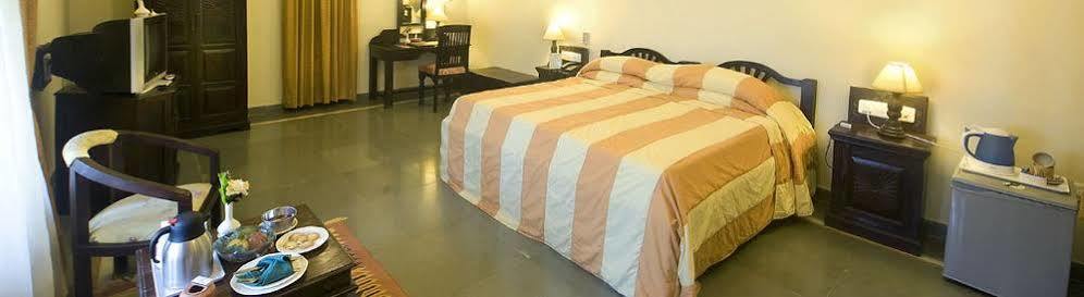 The Udaibagh Hotel อุเดเปอร์ ภายนอก รูปภาพ