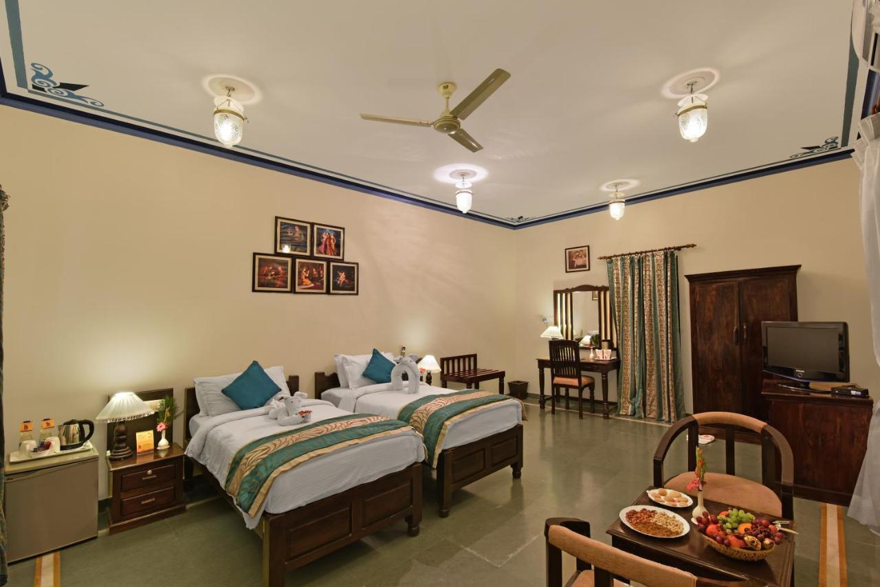 The Udaibagh Hotel อุเดเปอร์ ภายนอก รูปภาพ