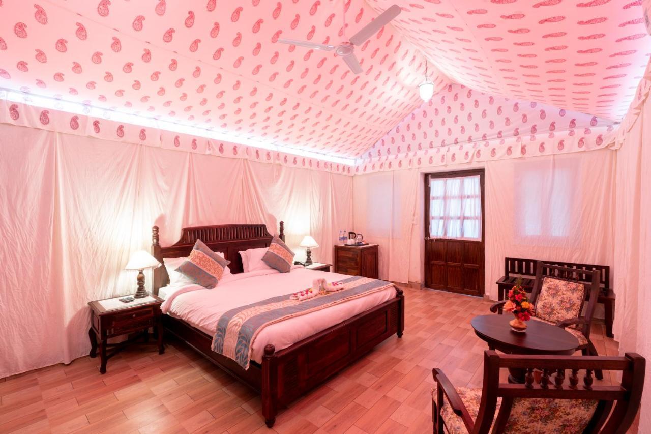 The Udaibagh Hotel อุเดเปอร์ ภายนอก รูปภาพ